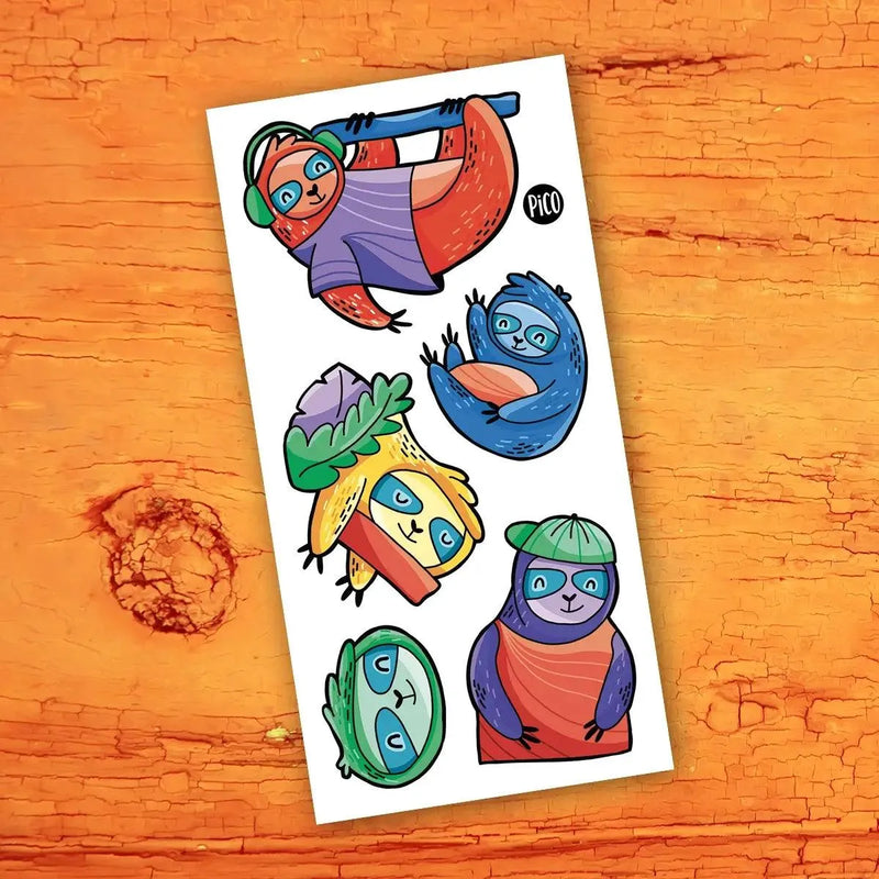 Tatouages temporaires des paresseux cools par PiCO Tatouages temporaires. Design réalisé au Québec. / Cool sloth temporary tattoos by PiCO Temporary Tattoos. Design made in Canada.