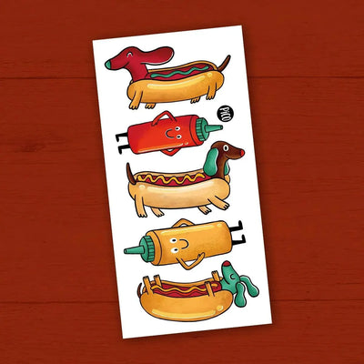 Tatouages temporaires de ketchup le chien saucisse par PiCO Tatouages temporaires faits au Québec. / Ketchup the Wiener Dog temporary tattoos by PiCO Tatoo. Made in Quebec