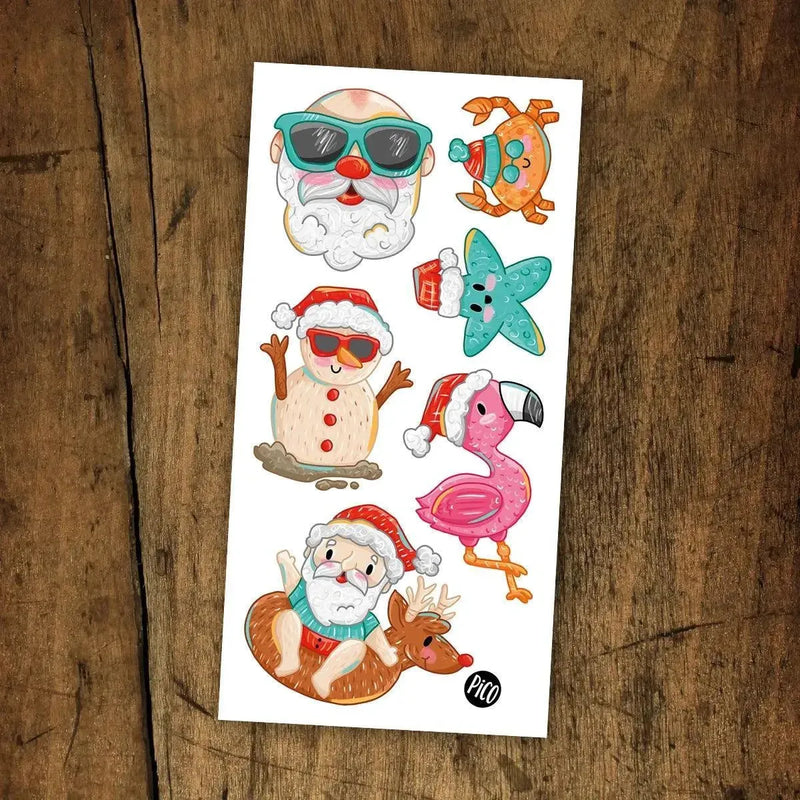 Tatouages temporaires du Père Noël à la plage par PiCO Tatouages temporaires faits au Québec. / Temporary tattoos of Santa Claus at the beach by PiCO Tatoo. Made in Quebec.