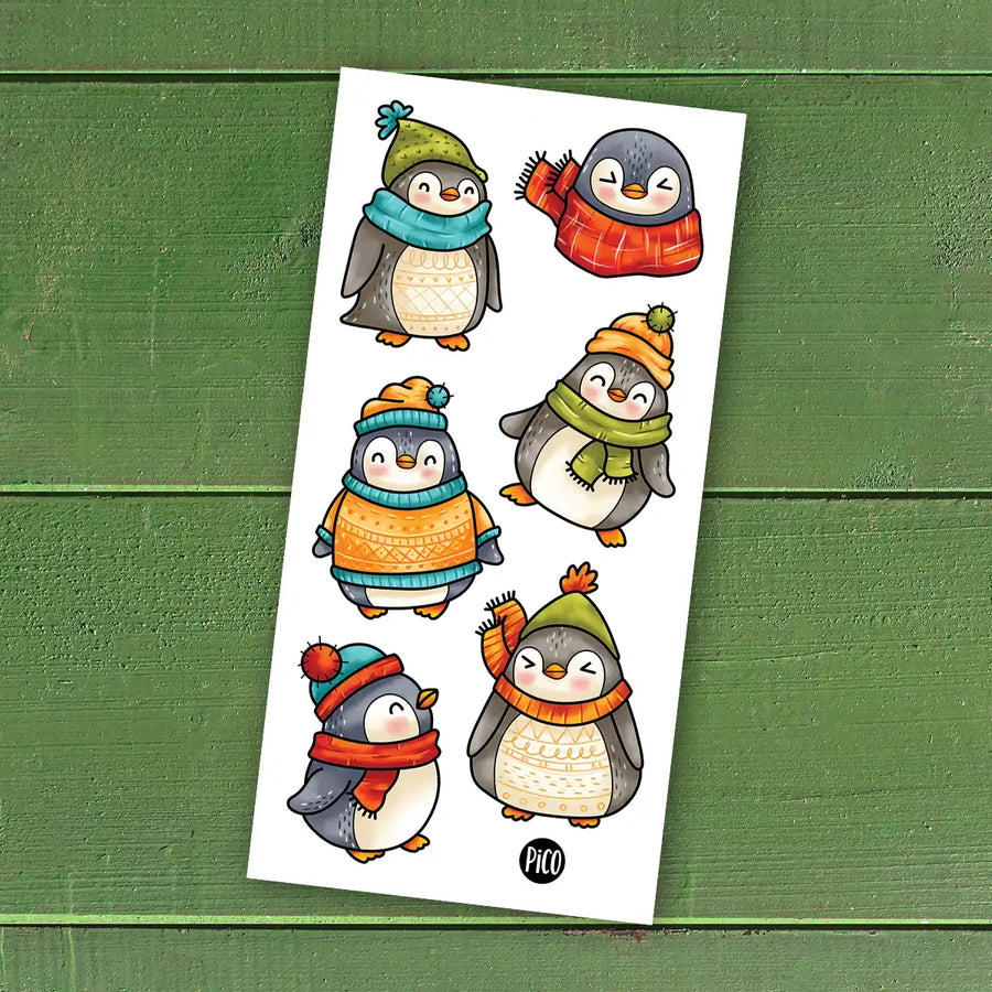 Tatouages temporaires manchots avec tuques et foulards colorés pour enfants .

Temporary tattoos of penguins wearing toques and colorful scarves for kids.