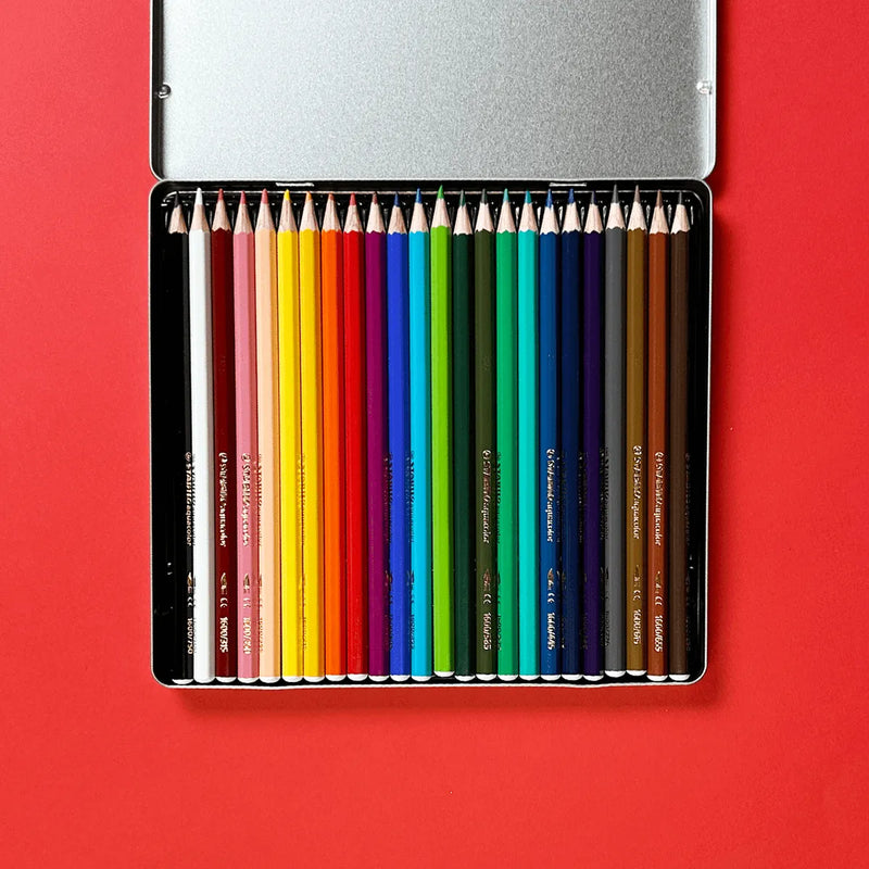 Crayon qui se transforme en aquarelle, emballage de 24 couleurs variés et vives. Offre une texte de crayon bois qui se transforme en aquarelle avec un peu d&