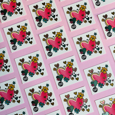 tatouages temporaires en vrac en lot de 25 unités identiques pour le thème de l'amour avec des coeurs en or fait par pico au québec