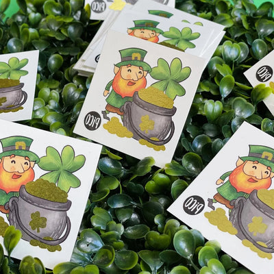 tatouages en vrac pour les festivités et la parade de la st-patrick avec un leprechaun doré en lot de 25 unités pour les fêtes fait au québec par pico tatouages temporaires.